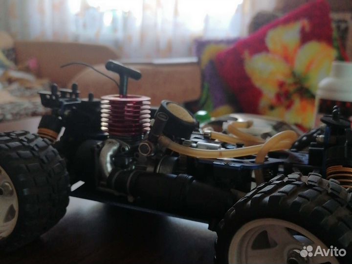 Радиоуправляемая машина на бензине