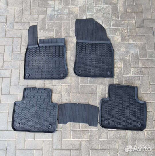 Оригинальные резиновые коврики Volkswagen Tuareg