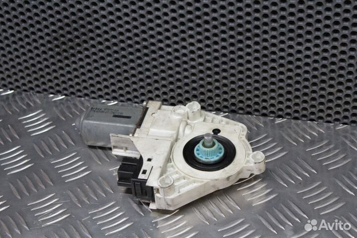 Моторчик стеклоподъемника Audi Q7 4L