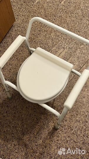 Кресло-туалет для инвалидов с ведром