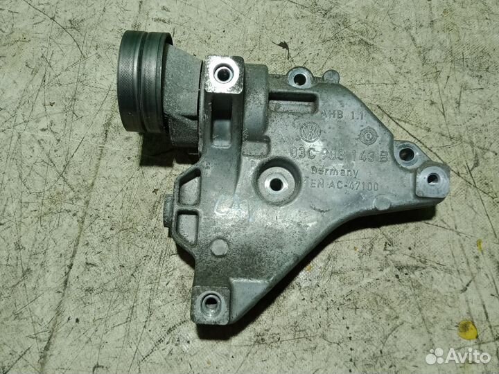 Кронштейн компрессора кондиционера Volkswagen