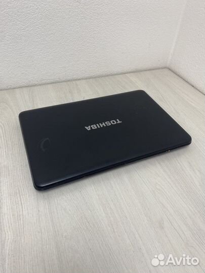 Toshiba 17.3 intel pentium 4gb 320gb