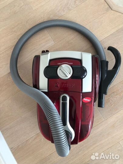 Пылесос Vitek с аквафильтром
