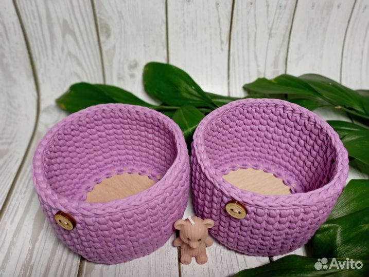 Вязанная корзинка из трикотажной пряжи