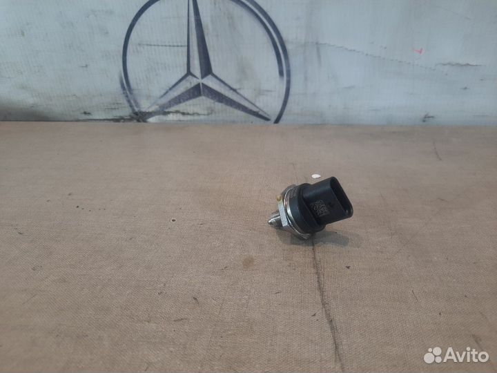 Датчик давления топлива Mercedes A180 W176 270.910