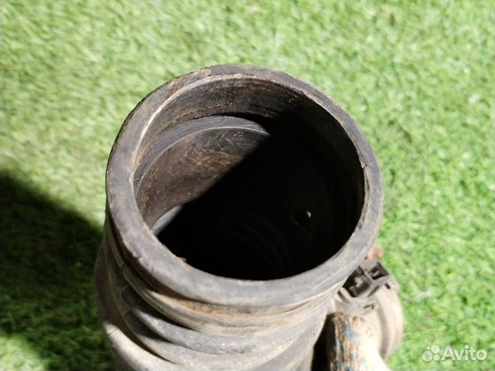 Патрубок воздушного фильтра Daewoo Nubira 1