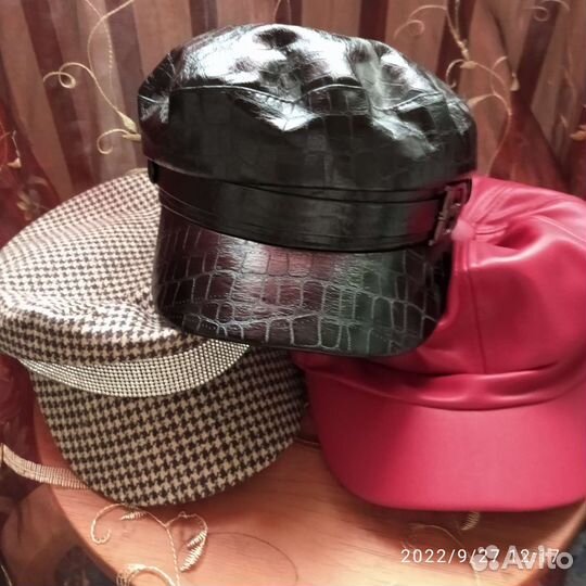 Кепка кожаная женская