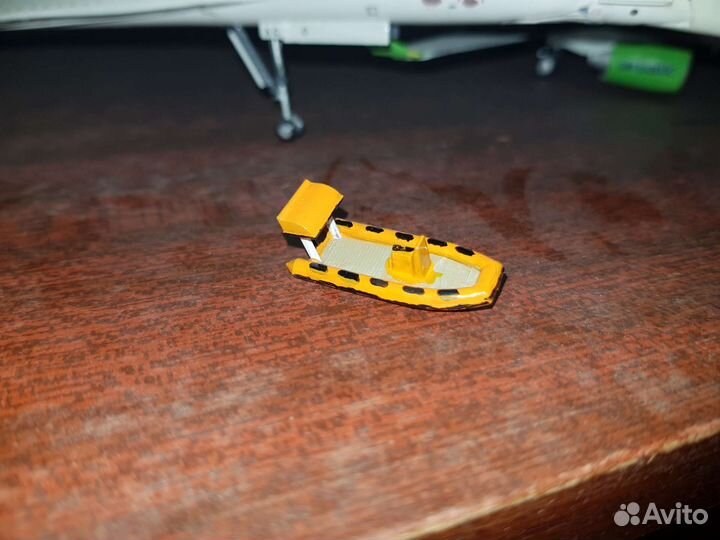 Моторная лодка 1/200