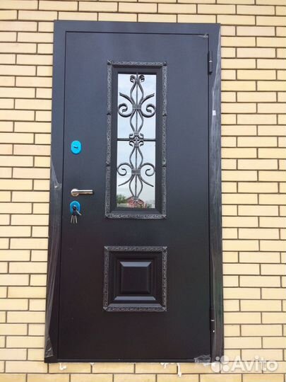 Дверь входная со стеклом