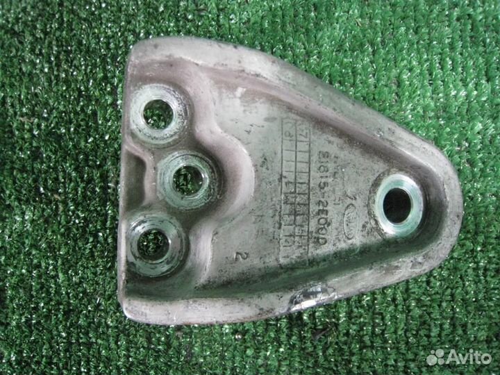 Кронштейн опоры двигателя правый KIA Sportage 2