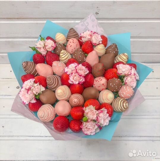 Клубника в шоколаде, подарок на праздник