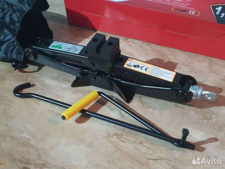 Домкрат Ромб Титан 1200кг