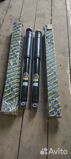 Мерседес 211. Стойки амортизатора задние