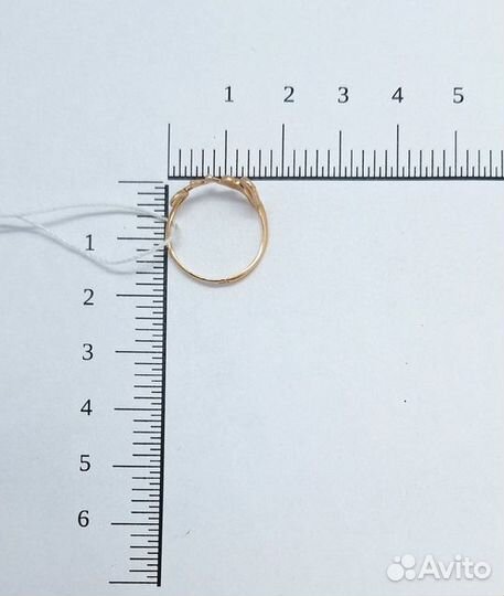 Кольцо с природным камнем Золото