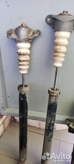 Амортизаторы задние поло 2017