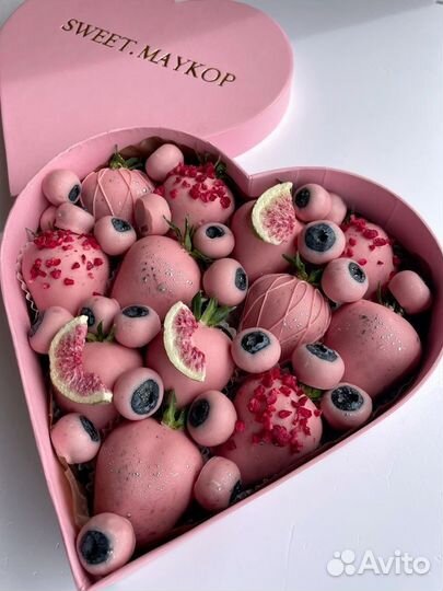 Клубника в шоколаде букеты и наборы на новый год