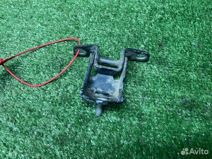 Петля двери задняя левая Mazda 3 BK