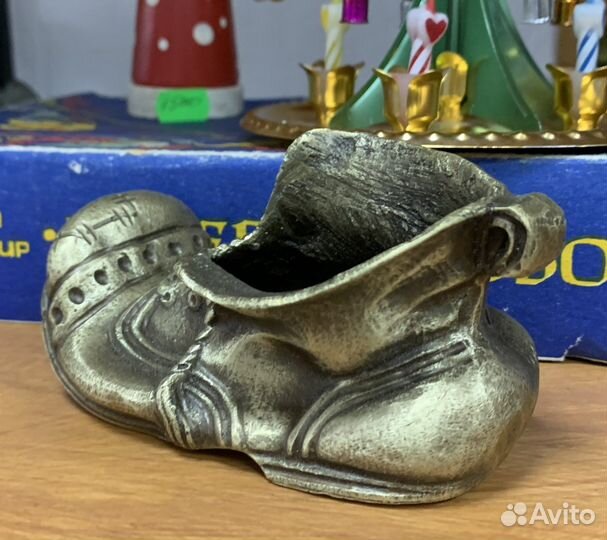 Бронзовый башмак, шкатула, пепельница