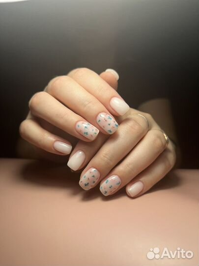 Модель на маникюр