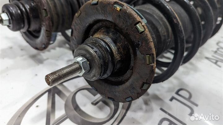 Амортизатор/стойка передняя правая Honda Vezel