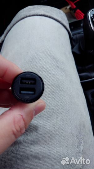 Автомобильная зарядка для телефона
