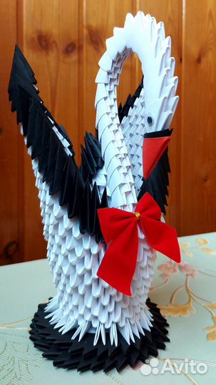 Сувенирный лебедь