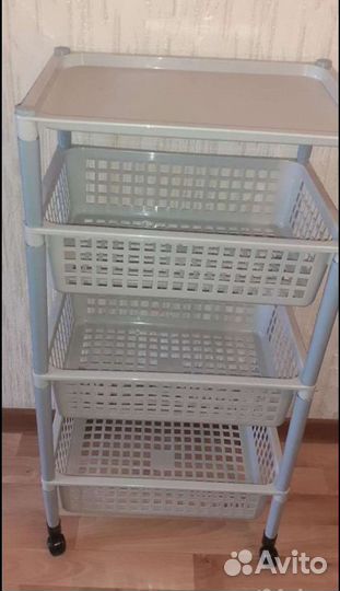 Этажерка пластиковая на колëсиках