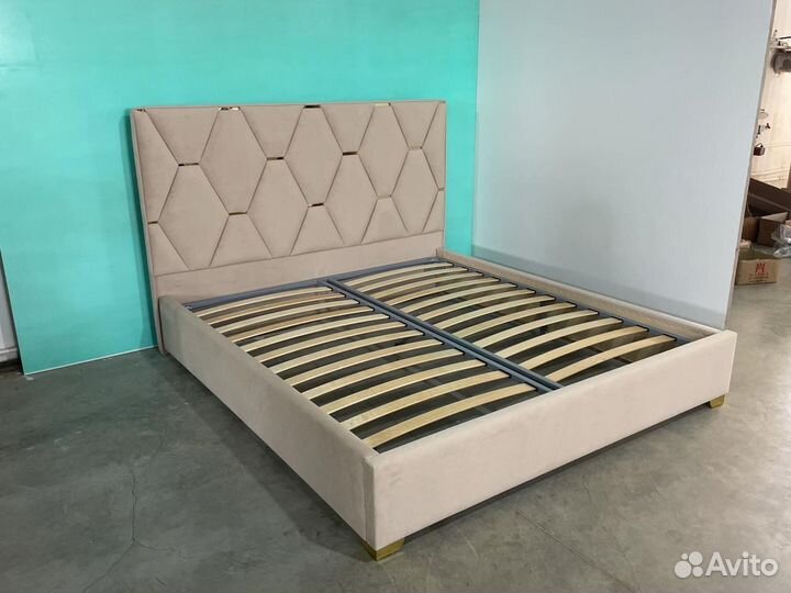 Кровать двухспальная 180 200 новая