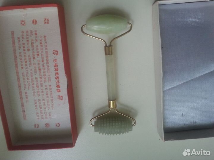 Нефритовый роликовый массажёр для лица и тела