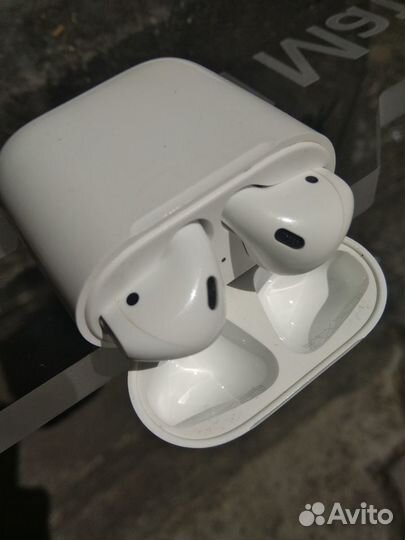 Наушники Apple AirPods