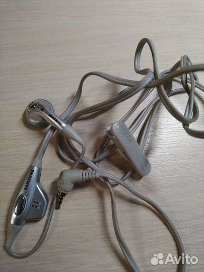 Наушники и гарнитуры для телефонов