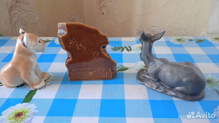 Три статуэтки