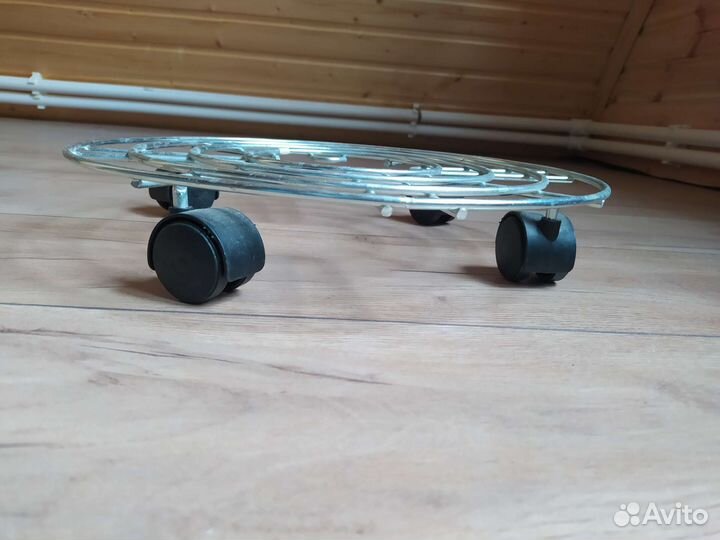 Подставка для цветов на колёсах