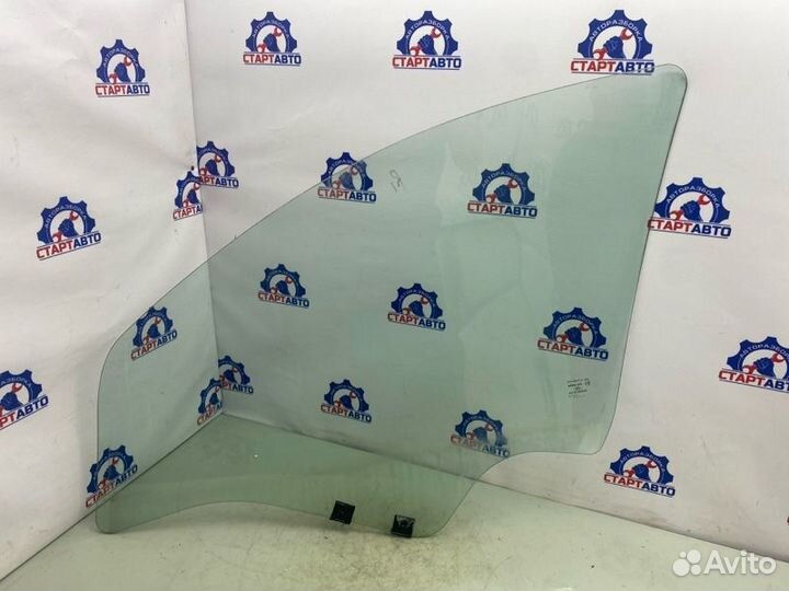 Стекло двери переднее правое Renault Sandero