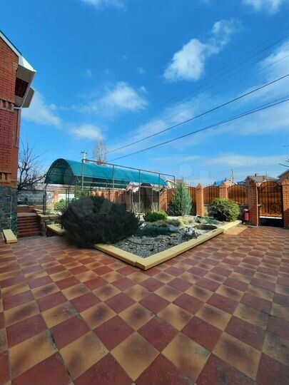 Дом 411 м² на участке 9,3 сот.