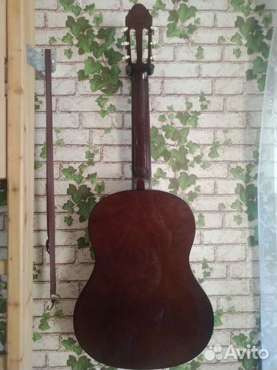 Классическая акустическая гитара