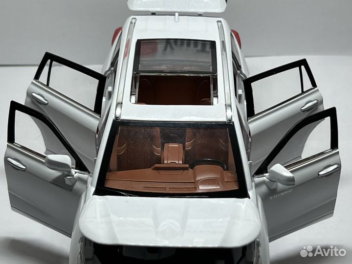 Toyota Highlander 1:24