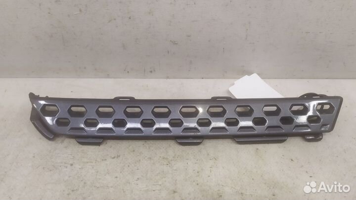 Молдинг решетки радиатора правый Mitsubishi