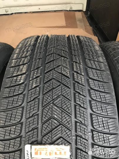 Pirelli Scorpion Winter 325/35 R22