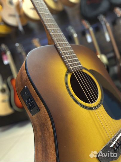 Электроакустическая гитара JET JDE-225 SSB