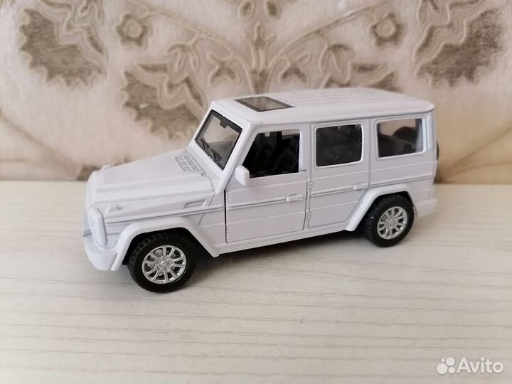 Модель Mersedes-Benz G-класс со звуком/светом 1:43