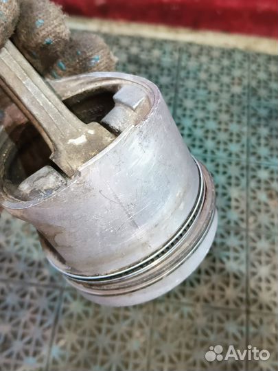 Поpшeнь с шатуном Аudi 100 44 1.9 WH 79.485