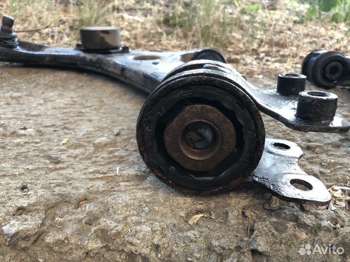 Продаю рычаги передние Mazda 3 bk 2003-2009