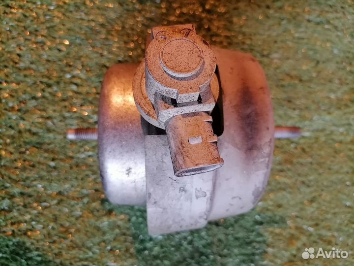 Опора двигателя (подушка двс) левая 8E0199379AC Au