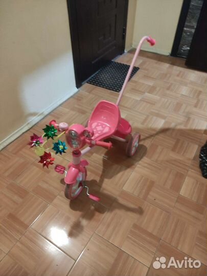 Трехколесный велосипед с ручкой