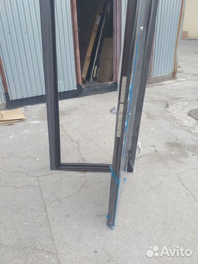 Дверь входная металлическая бу