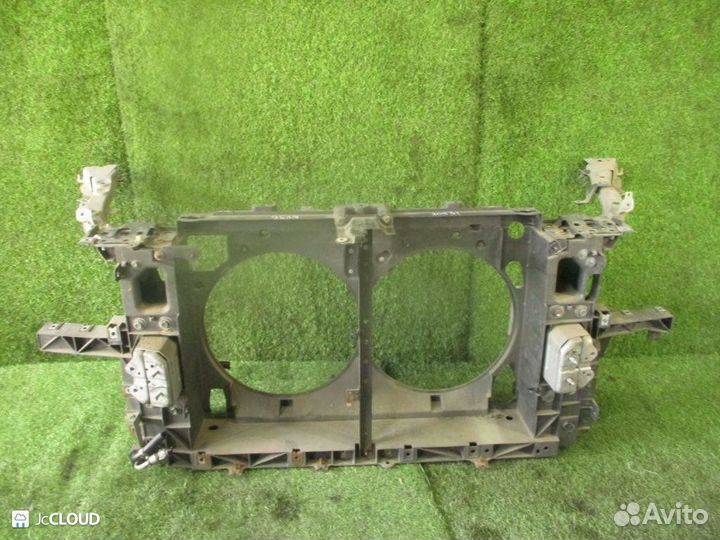 Рамка радиатора на nissan skyline NV36 VQ25HR