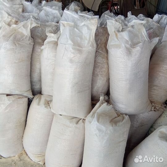 Опилки в мешках