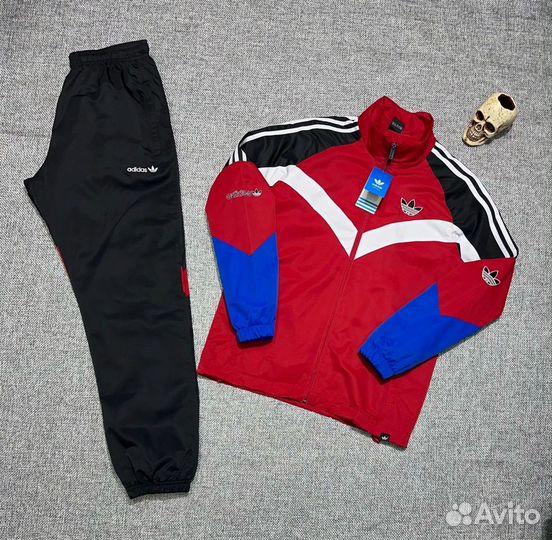 Спортивный костюм adidas