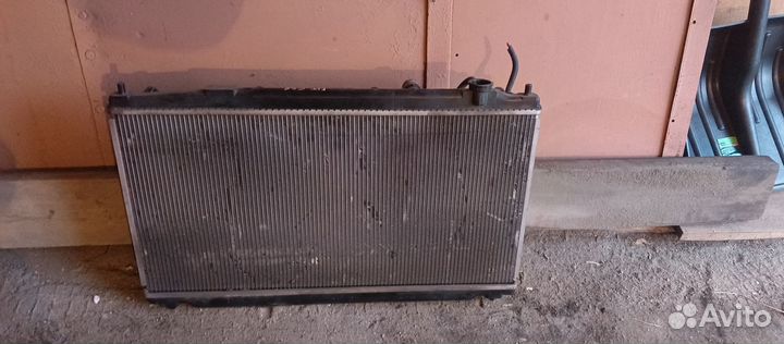 Радиатор охлаждения на Хонда фит